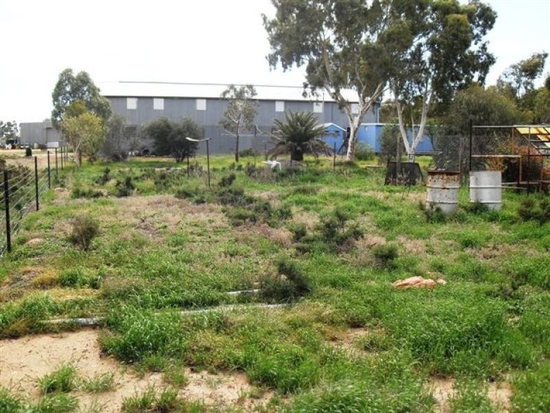 34 Railway Avenue, Merredin WA 6415