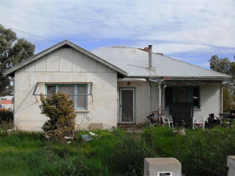 34 Railway Avenue, Merredin WA 6415