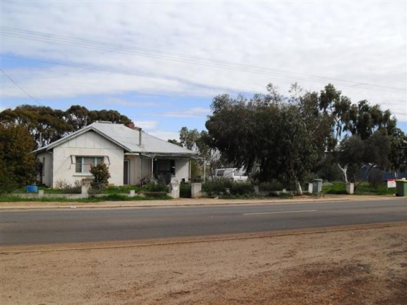 34 Railway Avenue, Merredin WA 6415