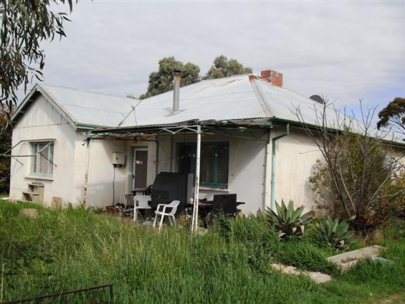 34 Railway Avenue, Merredin WA 6415