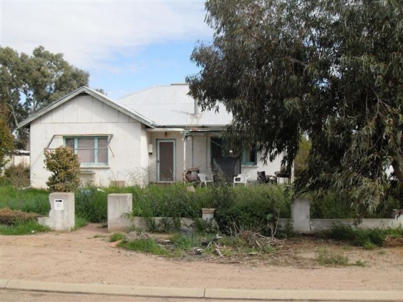 34 Railway Avenue, Merredin WA 6415