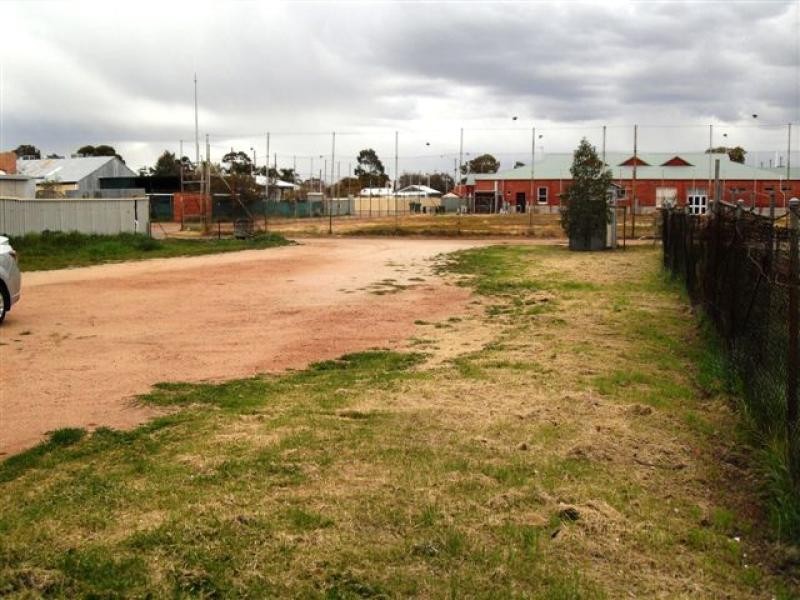 34 Bates Street, Merredin WA 6415