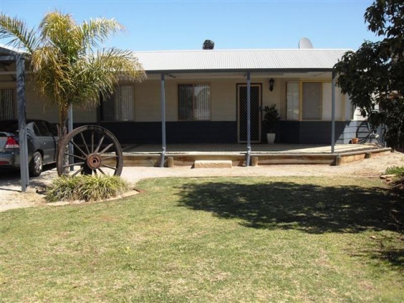 8 Haines Street, Merredin WA 6415