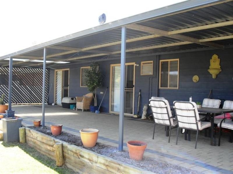 8 Haines Street, Merredin WA 6415