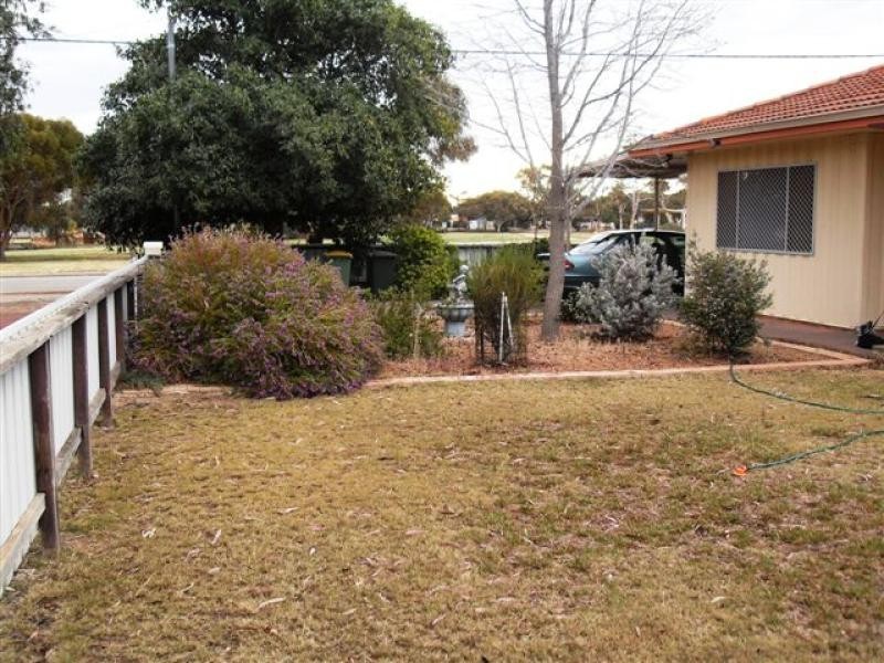 2 Coronation Street, Merredin WA 6415