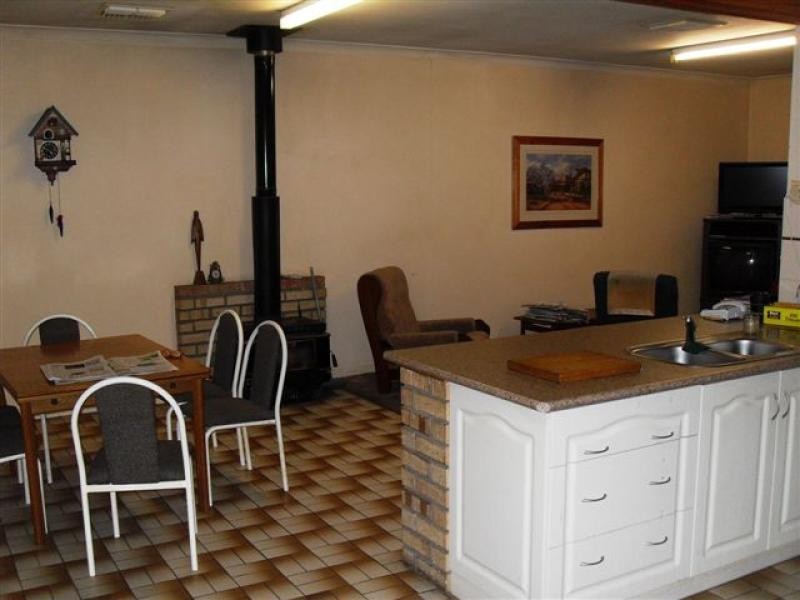 2 Coronation Street, Merredin WA 6415