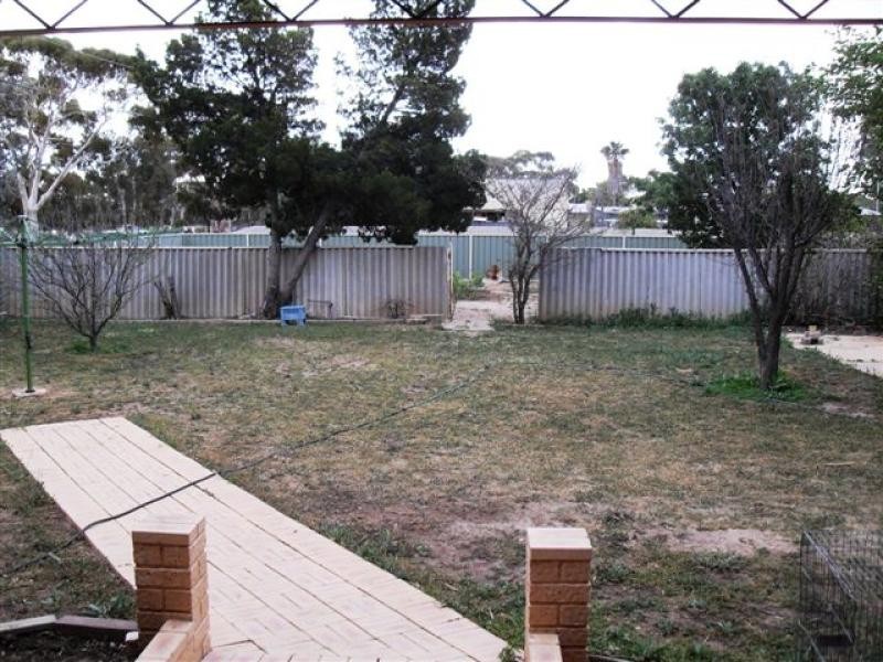 2 Coronation Street, Merredin WA 6415