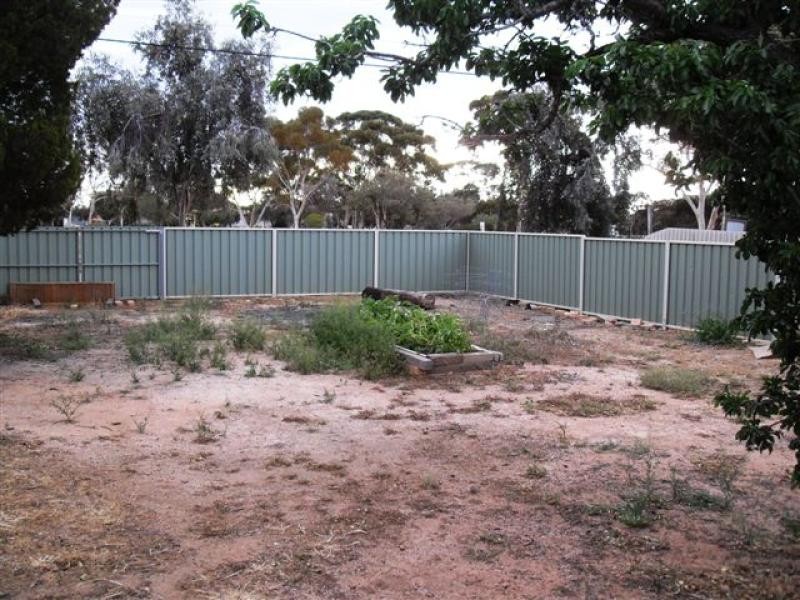 2 Coronation Street, Merredin WA 6415