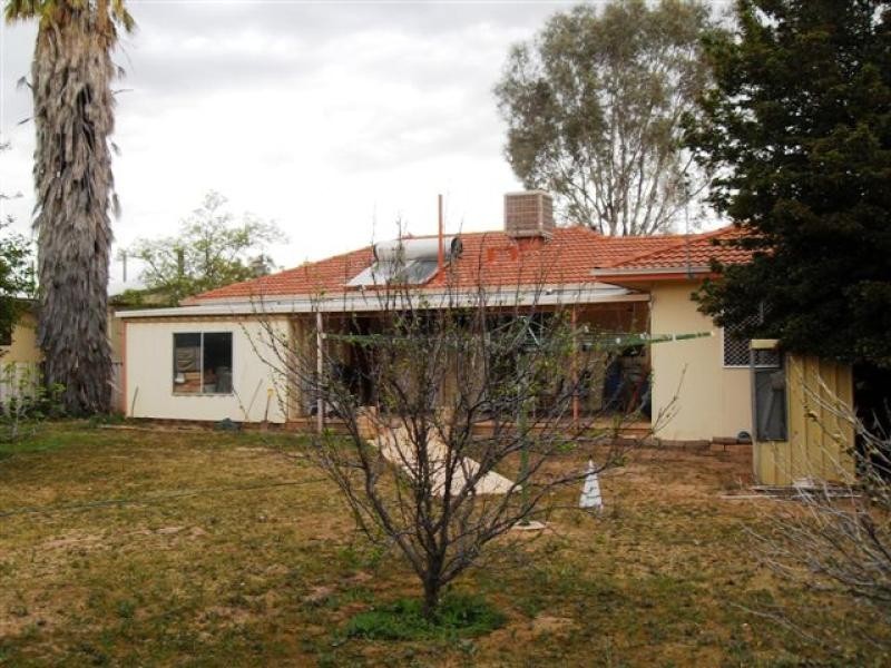 2 Coronation Street, Merredin WA 6415
