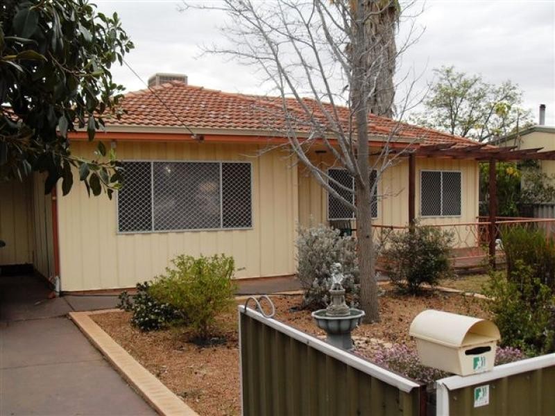 2 Coronation Street, Merredin WA 6415
