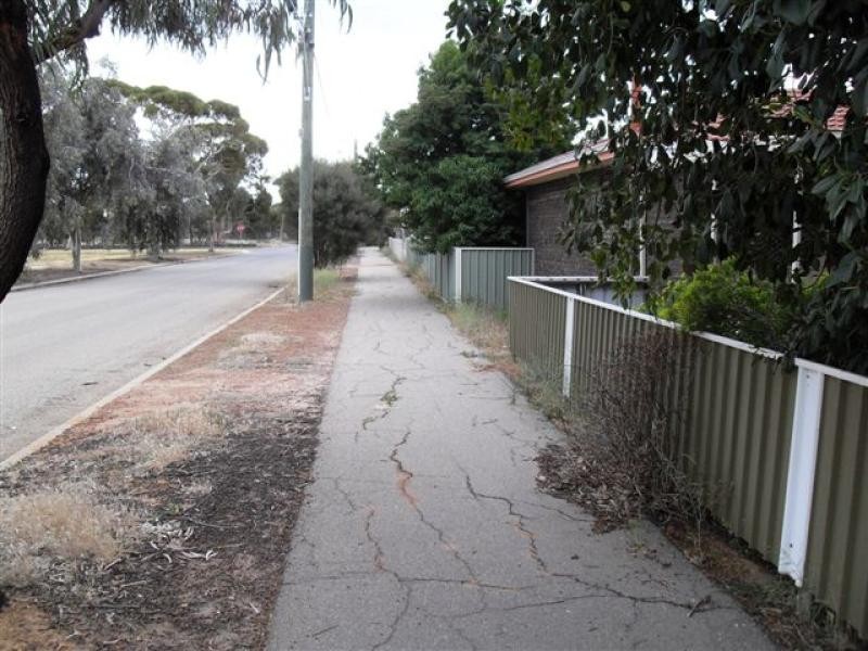 2 Coronation Street, Merredin WA 6415