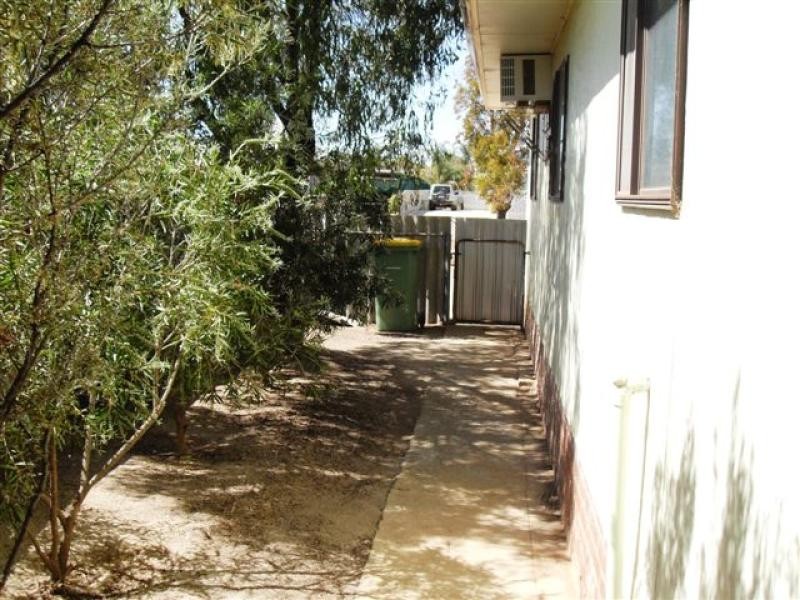 10 Craddock Road, Merredin WA 6415