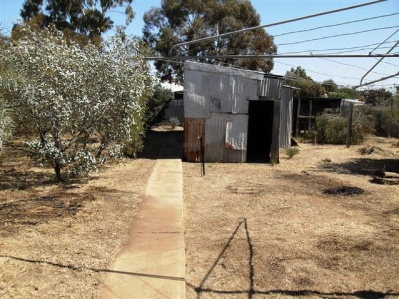 10 Craddock Road, Merredin WA 6415