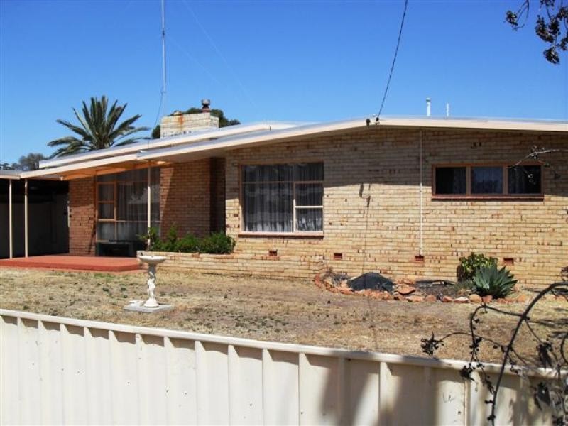 27 Hay Street, Merredin WA 6415