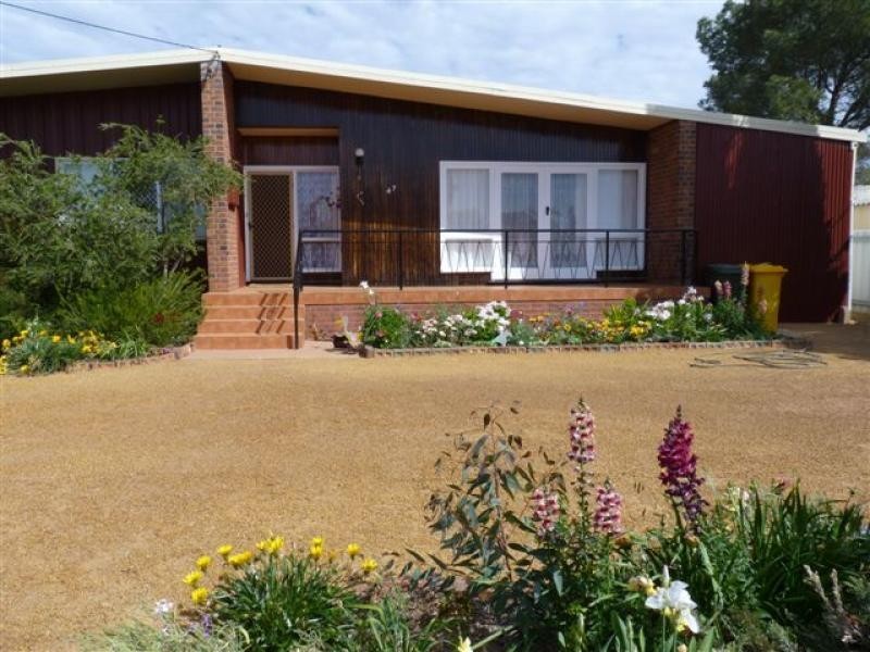 47 Cunningham Street, Merredin WA 6415