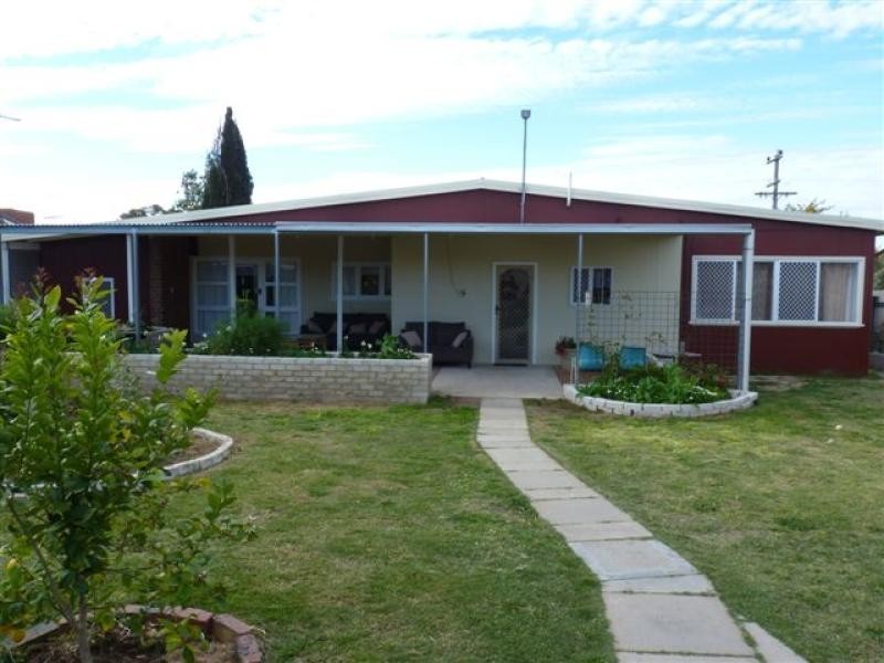 47 Cunningham Street, Merredin WA 6415