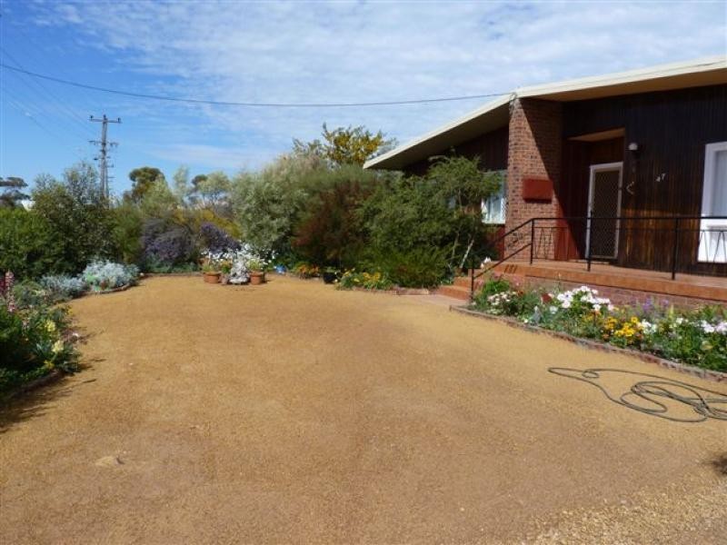 47 Cunningham Street, Merredin WA 6415