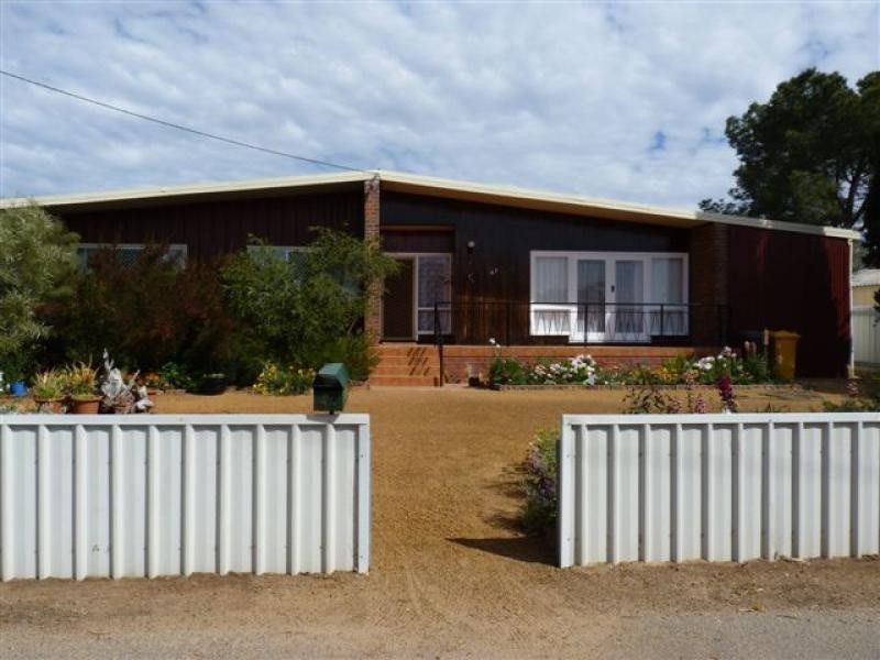 47 Cunningham Street, Merredin WA 6415