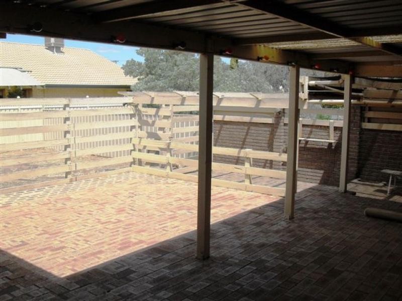 5 Cowan Way, Merredin WA 6415
