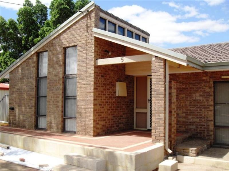 5 Cowan Way, Merredin WA 6415