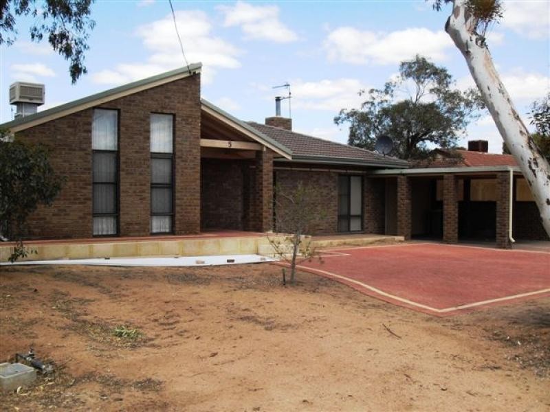 5 Cowan Way, Merredin WA 6415