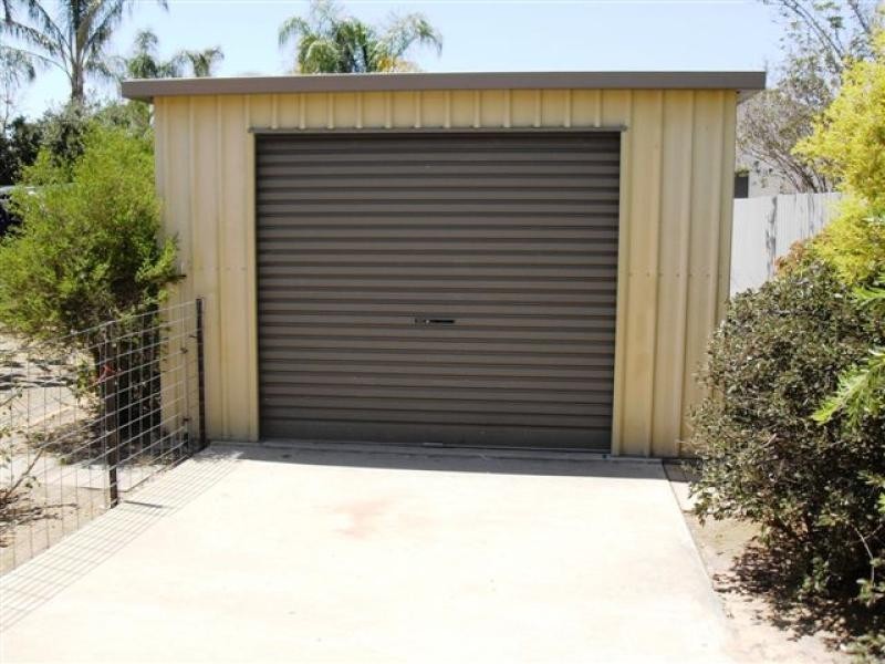 85 Bates Street, Merredin WA 6415