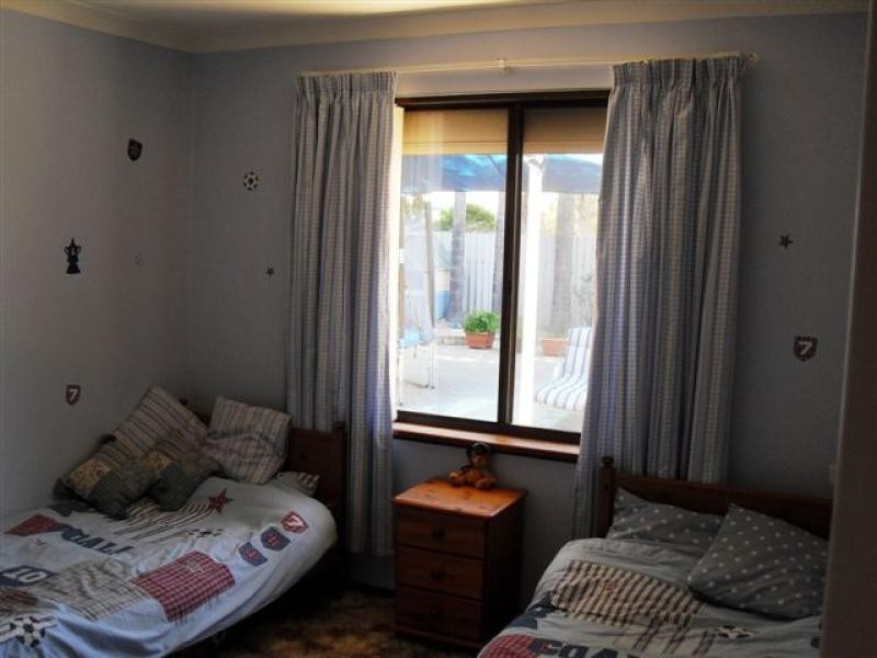 85 Bates Street, Merredin WA 6415