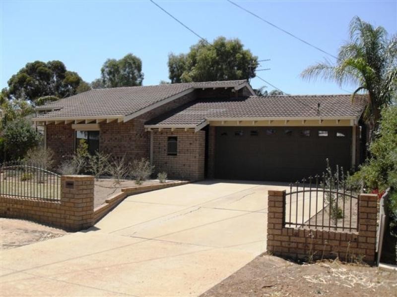 85 Bates Street, Merredin WA 6415