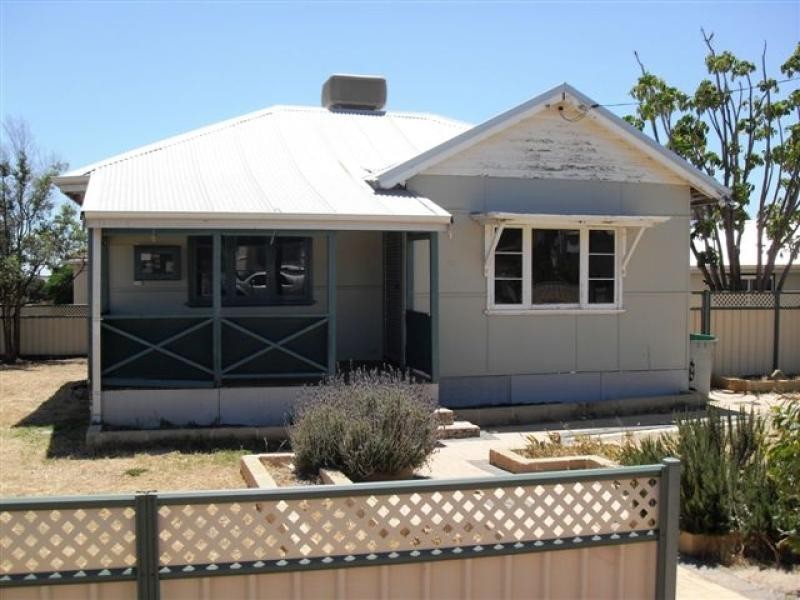 21 Woolgar Avenue, Merredin WA 6415