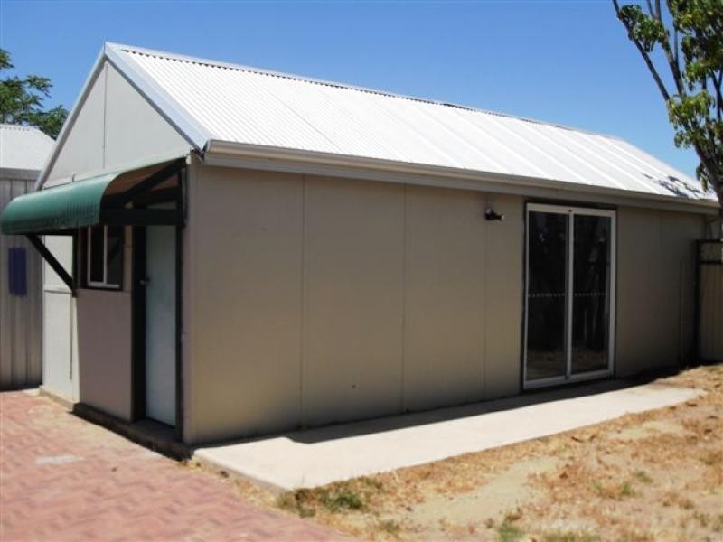 21 Woolgar Avenue, Merredin WA 6415