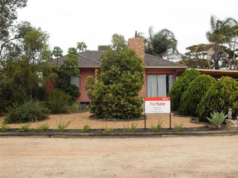 5 Lefroy Street, Merredin WA 6415