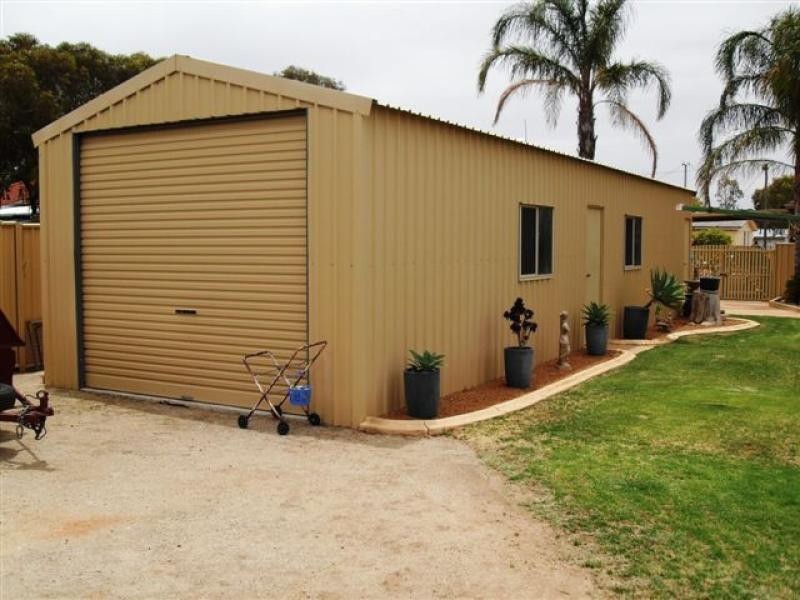 5 Lefroy Street, Merredin WA 6415