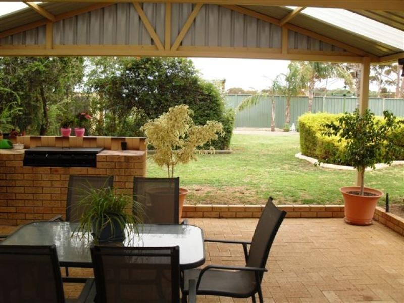 5 Lefroy Street, Merredin WA 6415