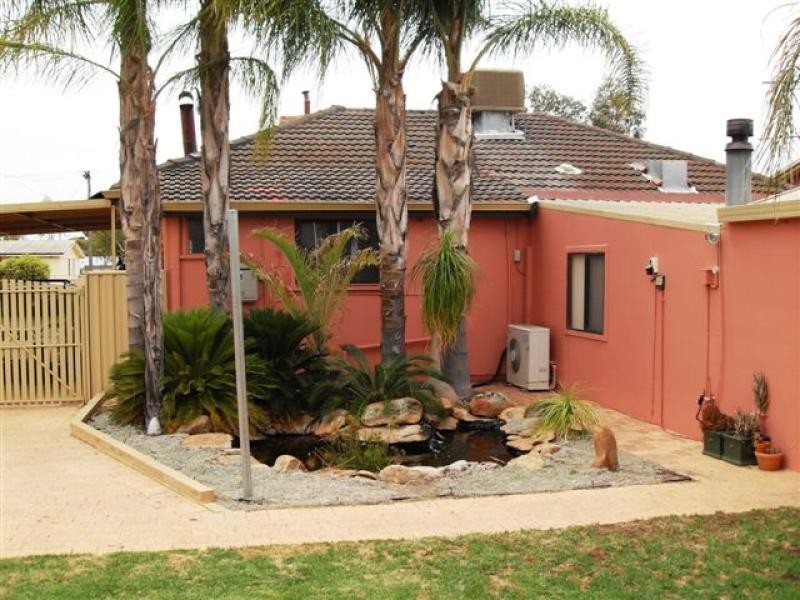 5 Lefroy Street, Merredin WA 6415