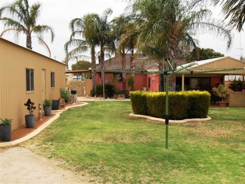 5 Lefroy Street, Merredin WA 6415