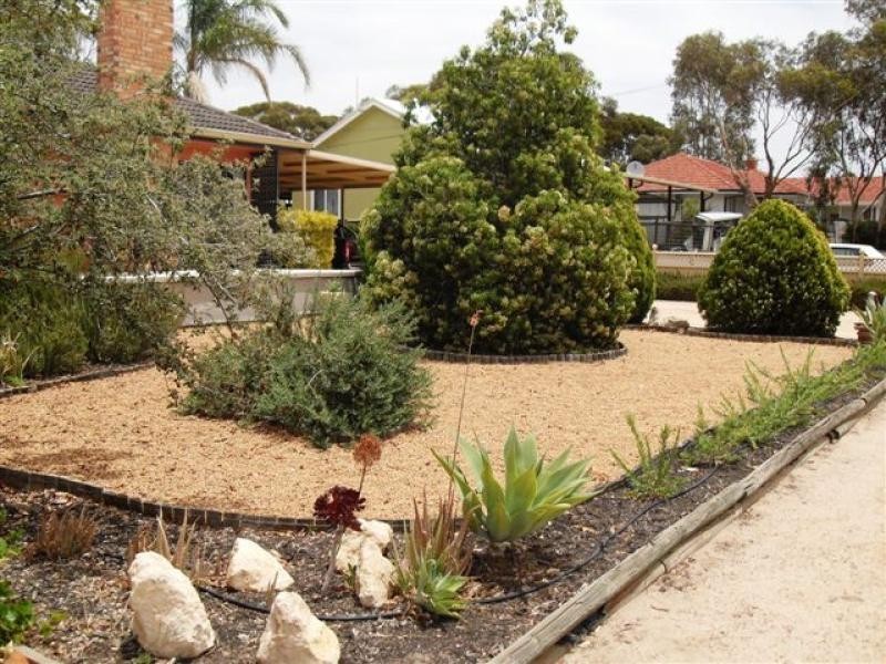 5 Lefroy Street, Merredin WA 6415