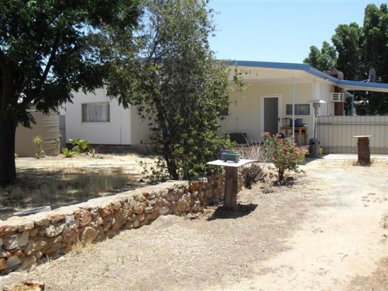 9 Growden Street, Merredin WA 6415