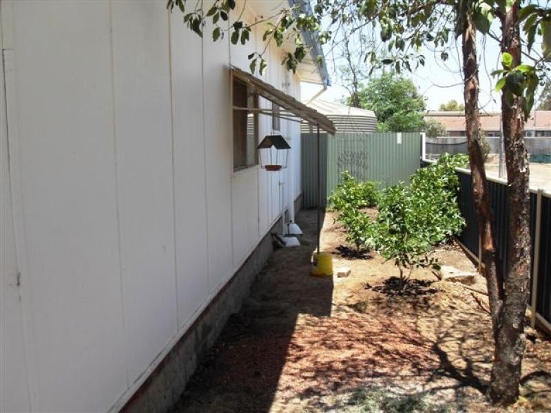 9 Growden Street, Merredin WA 6415