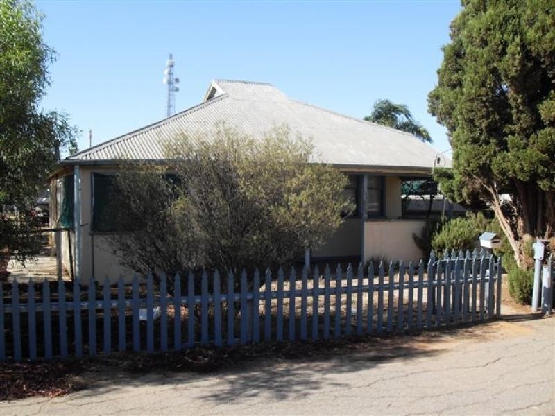 53 Duff Street, Merredin WA 6415