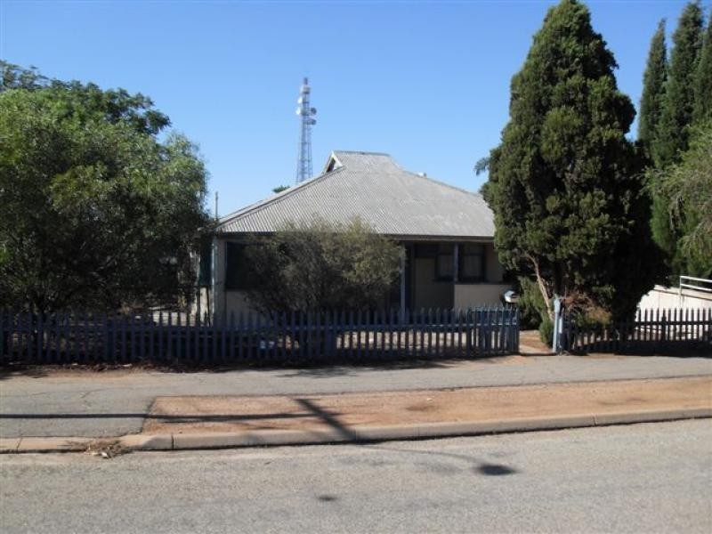 53 Duff Street, Merredin WA 6415