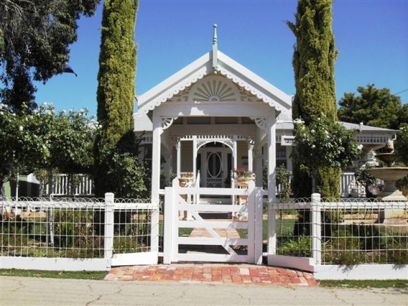 25 Cunningham Street, Merredin WA 6415