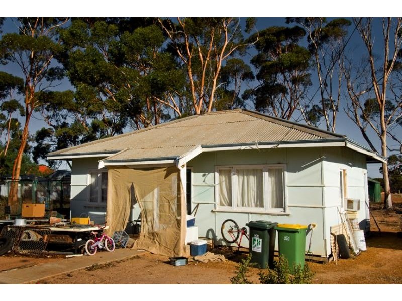 25 Lamond Street, Kununoppin WA 6489