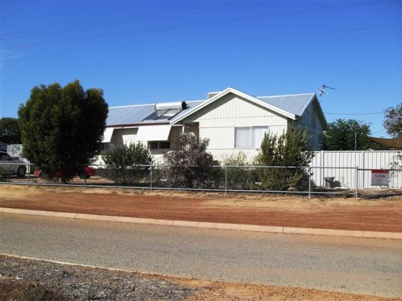 1 Caw Street, Merredin WA 6415