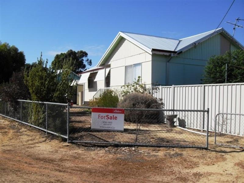 1 Caw Street, Merredin WA 6415