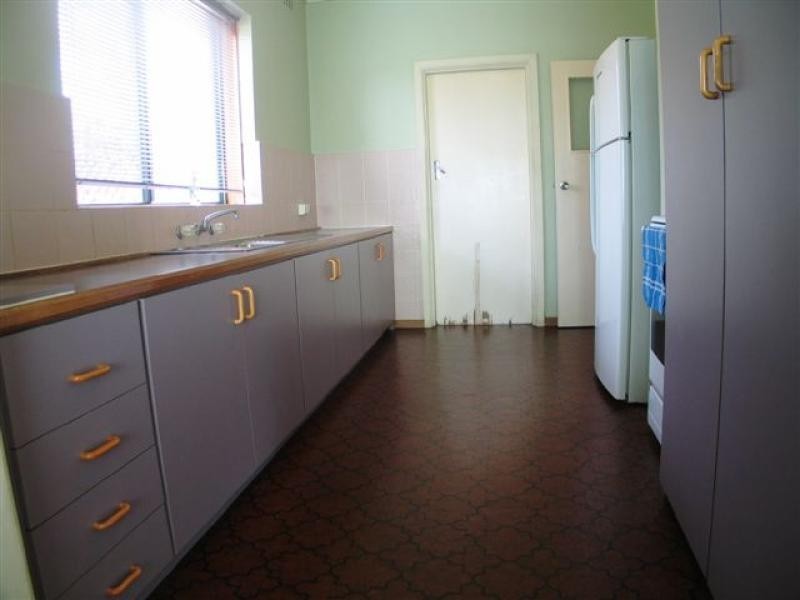 30 GLEBE AVENUE, Queanbeyan NSW 2620