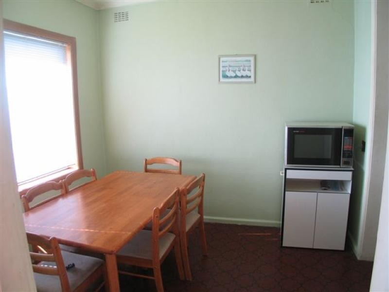 30 GLEBE AVENUE, Queanbeyan NSW 2620