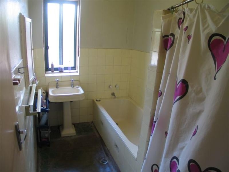 30 GLEBE AVENUE, Queanbeyan NSW 2620