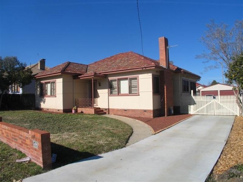 12 WHITE AVENUE, Queanbeyan NSW 2620