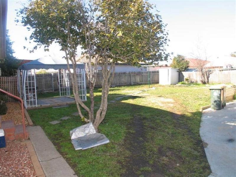 12 WHITE AVENUE, Queanbeyan NSW 2620