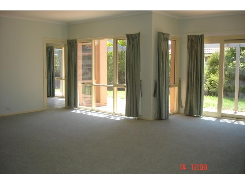 67 BICENTENNIAL DRIVE, Jerrabomberra NSW 2619